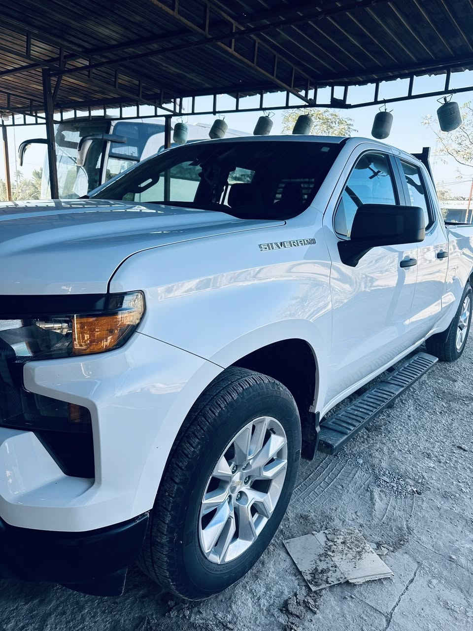 شوفر ليت سلفرادو 2023  LT
محرك 2700 توين تيربو دبل سوبر 
كلين مكفولة من الخدوش والصبغ
وضع شركة صور المزاد مرفوقة مع رقم الشاصي 
ويل كب اصلي 
دعامية خلفية ومحجر نوع باركر 
موصفات فول كشن جلد 
رادار
شاشة كبيرة 
كامرة دواره
بصمة + 2

السعر 265
سنوية باسمي رقم بغداد
بابل - القاسم
***********
