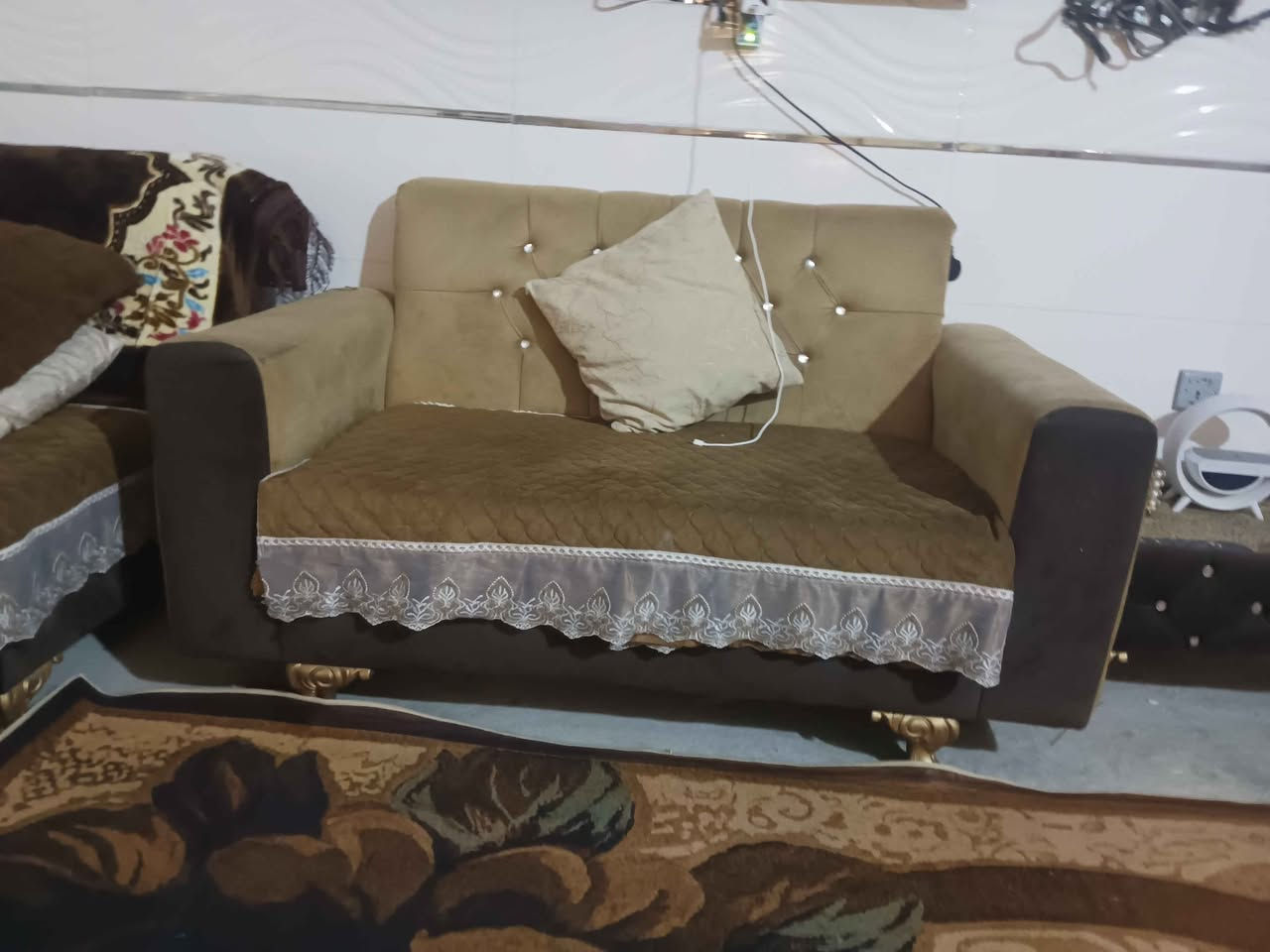 سلام عليكم تخم نضيف ديوان كامل مستخدم شي قليل اخو الجديد تفصال السعر 900 وبيه مجال الموقع ديالى جلولاء حي الشرطه نهايت السايدين رقم الهاتف *********** خناقين, ديالى
