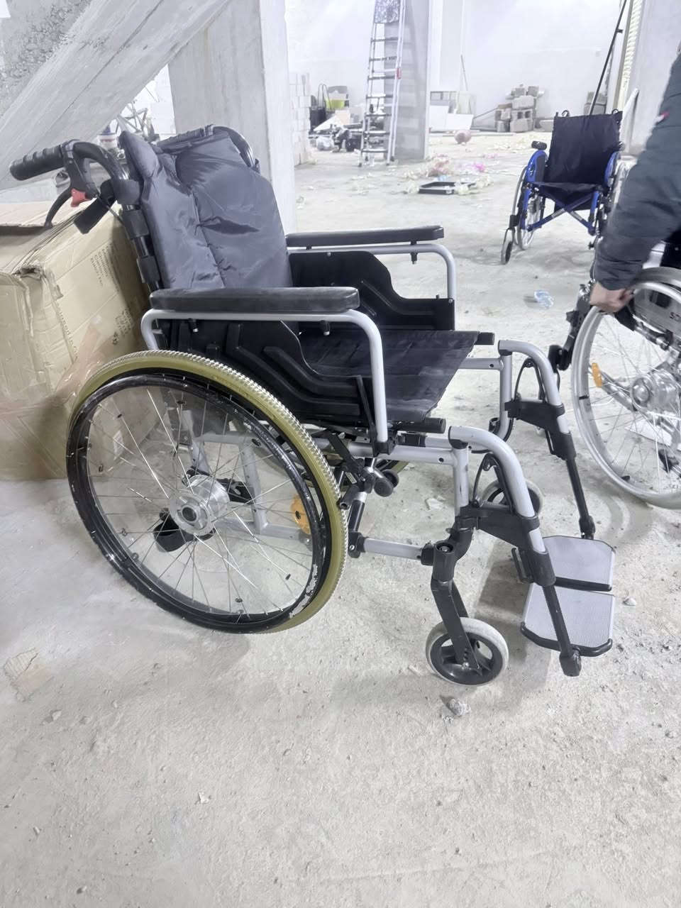 کوردی /العربیة 
عەرەبانی ئەلمانی کارپێکراو بۆ فرۆشتن 

ـ حەجمى44 ستيم
بۆ زانیاری زیاتر نامە بنێرن 

ــــــــــــــــــــــــــــــــــــ
عربانة  المانيا مستعمل للبیع 

 ـ حجم  44ستيم    

لمزید من المعلومات یرجی مرسلتنا علی الخاص

***********
