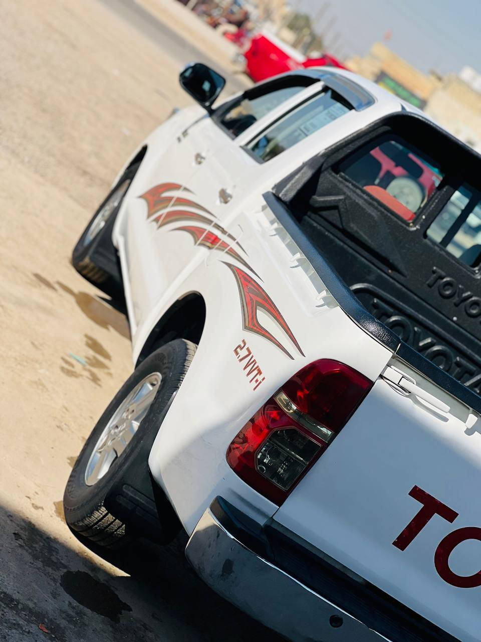 للبيع تويوتا هايلوكس موديل 2014كويتي الساير مذهبة مكفوله كفاله عامه كير اتو رقم بغداد انگليزي هزه وسنويه جديد تخم تاير جديد 
(السعر 217 $)(***********) مكان السيارة بغداد
