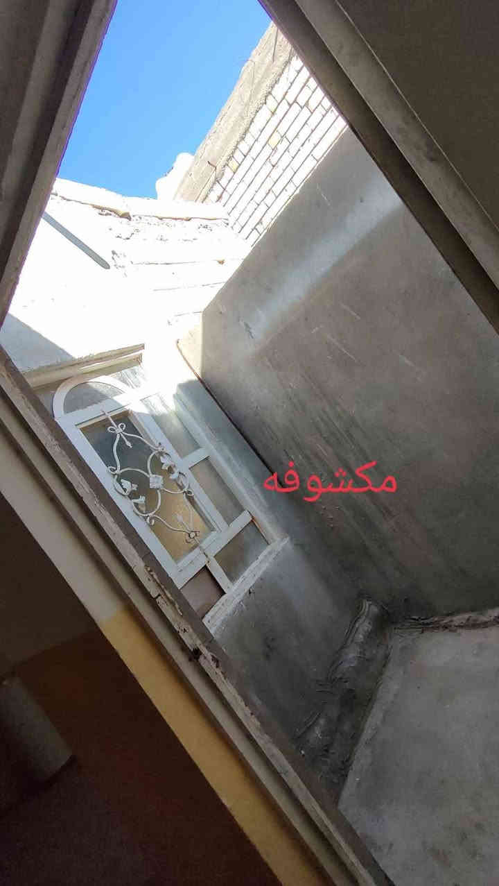 شقه ١٠٠ م للرهن عسكري مدارس منطقة الساده البوغنيمه غرفه وصاله ومطبخ واستقبال ب13 مع المجال ***********
