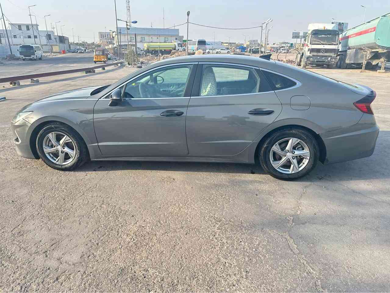 السلام عليكم 
سوناتا ٢٣ وارد امريكي حدثها خشم الجاملغ والبنيد وشبر بالجاملغ الخلفي صبغ ٣قطع والتكم سيارة نظيفه خير من الله محرك ٢.٥GDI تنفس طبيعي رقم دهوك شمالي بأسمي جاهز تحويل وكالة ماشيه ٣٧ميل 
مواصفاتها رادار امامي خلفي نقطه عمياء محيطي وباقي المواصفات المعروفة 
السعر ١٦٥ وبيها مجال للطيبين مكاني البصرة الزبير 
*********** البصرة, العراق
