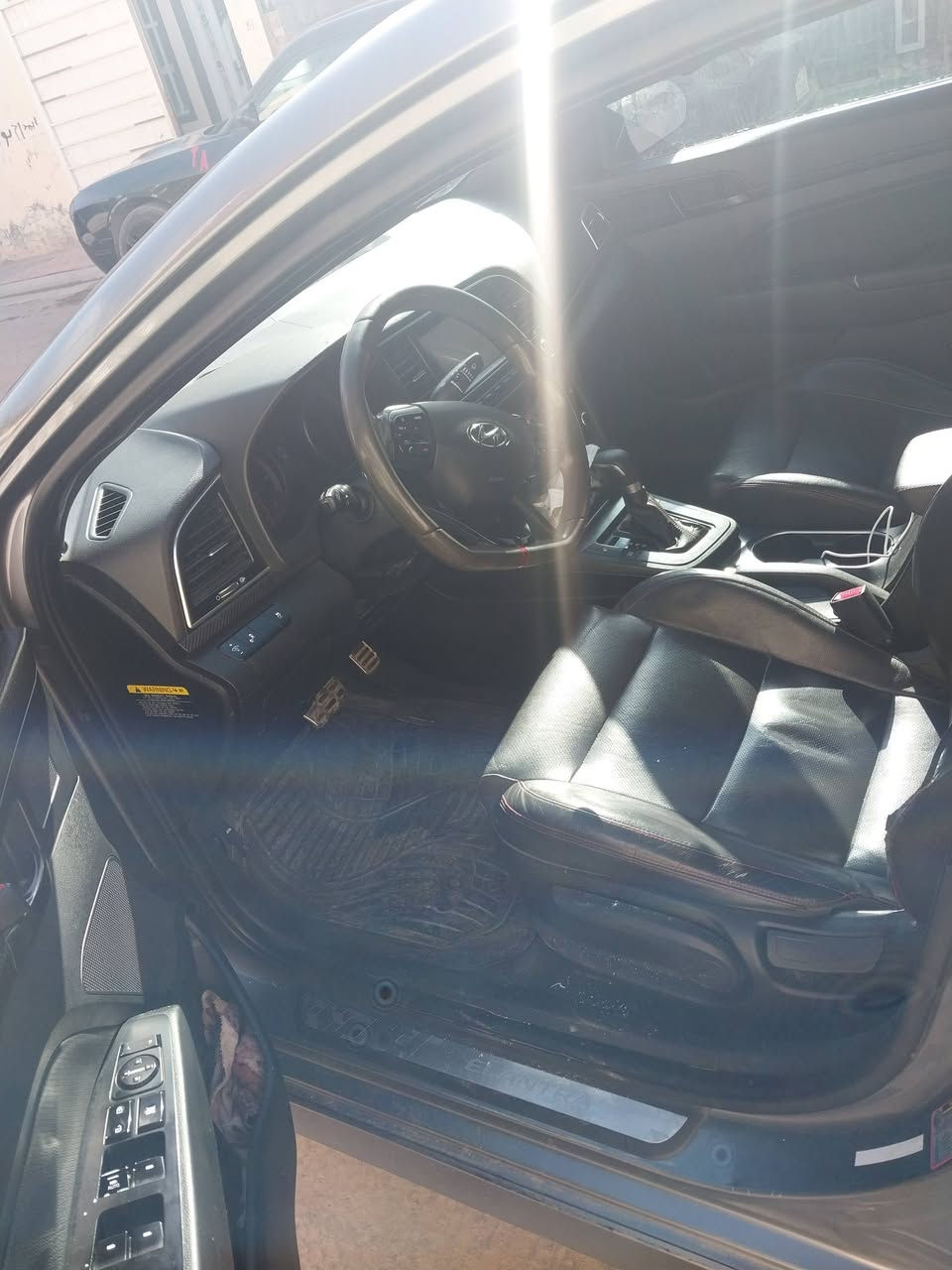 هيونداي الانترا موديل 2018 سبورت ماشيه 84 رقم بغداد فول مواصفات 1\1 صوره حادث وسونار مرفقه بل صور 
مكاني كربلاء 
السعر 122 وبيها مجال 
رقم ***********
