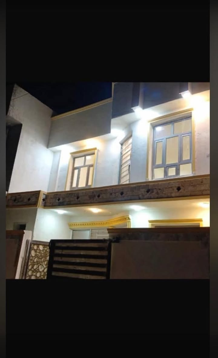 #عرض_دار_للـبـيـع
للبيع مساحته 105 م طابقين
سعره 140مليون وبيه مجال للشراء الجاد 
العنوان بغداد-ابو غريب خرنابات قرب مجمع الزيتون السكني 
خلف سوبر ماركت التاج
للأستفسار اكثر يرجى الاتصال على الارقام التاليه
***********
***********
