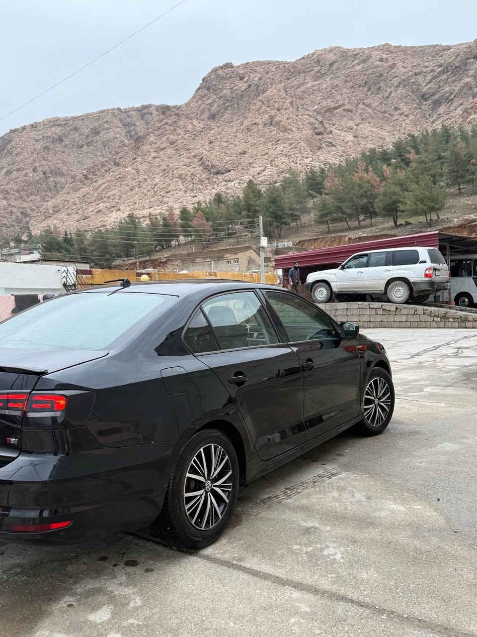 جيته 2018 مواسەفات Tsi مەکینە 14تۆڕبۆ سەیارەکە ٣ پارجەی سبوخە بئ داخلی رەقەم و سەنەوی نوئیە تا ٢٠٣٠ تەحويل و بەناوكردن بةشەرتە هەمو گيانى كەپسە لەسەر بيلادى ماوە ماشاللەى دەويت  سەيارەكە هى دەستى خومە گير و مەكينە بەشەرت 
ژمارە :***********
*********** أربيل, العراق
