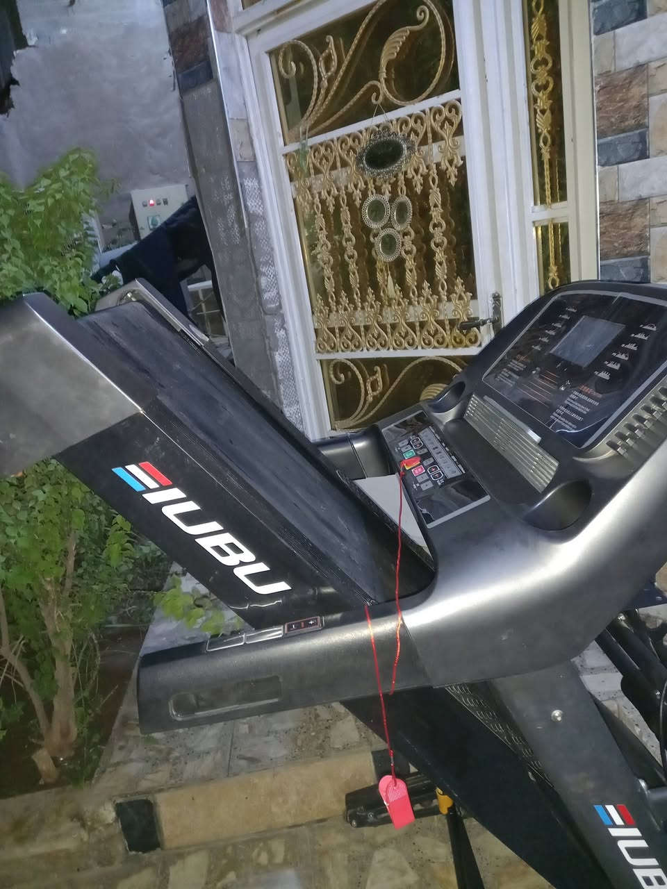 جهاز جري استخدام منزلي نضيف جدا وزن يتحمل ٢٠٠ كيلو أوزان ثقيله نوع يطالي دبل ماطور جبلي سعره ٣٠٠ العنوان بغداد ***********
