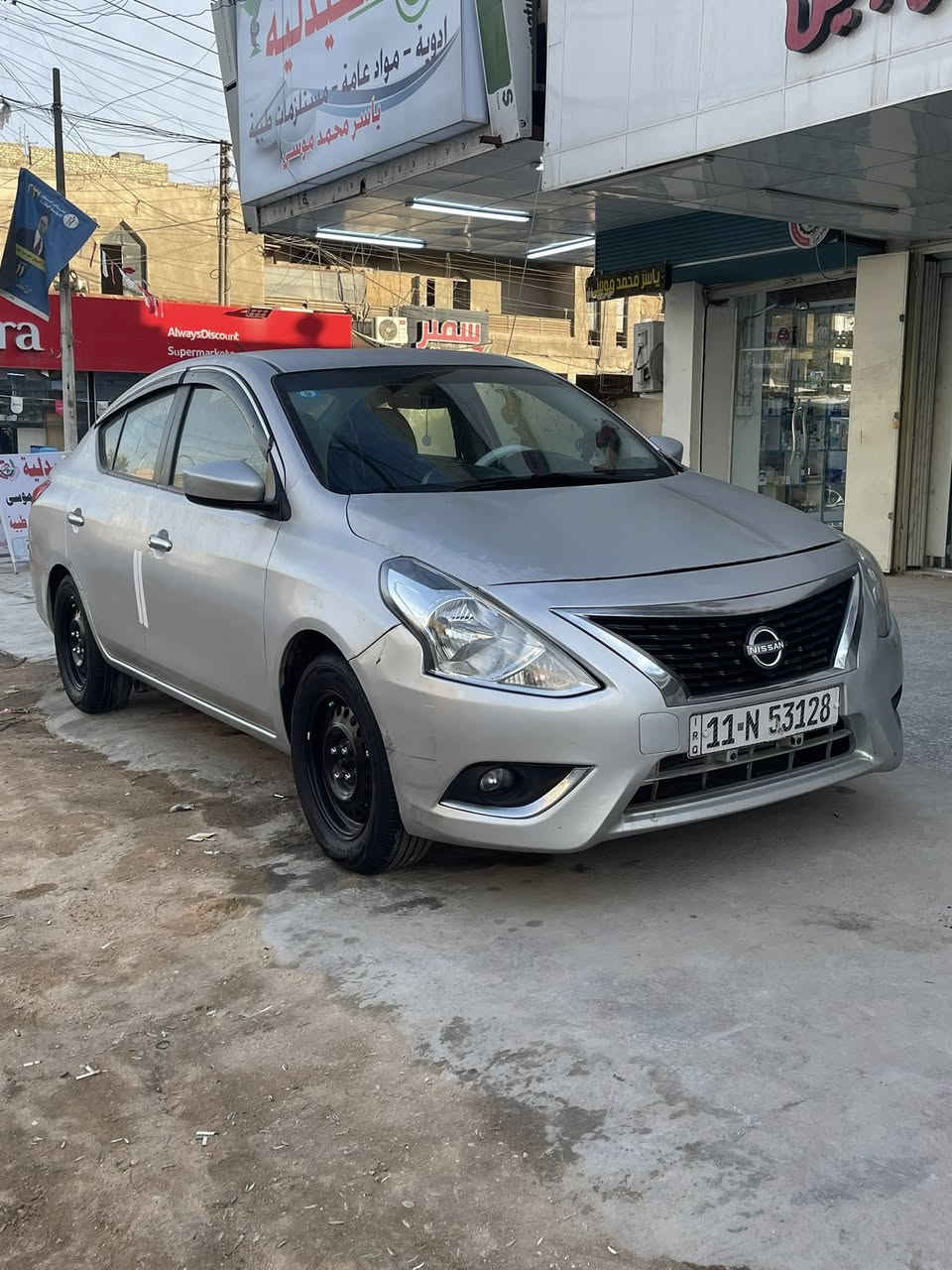 السلام وعليكم 
نيسان فيرسا 2019
مكينة 1600 SV
ماشية 90 
حادث 3 قطع مثل ما واضح بلسونار 
السيارة خير من الله ما ناقصها شي غير بس حساس تاير واحد واكف صدر + دبلات جديد باتري  تايرت جديد 
شاشة تحكم استيرن جام كهرباء كامرة
لايت ابيض ثلجي زنون
تبريد كير مكينة مكفول سيارة حلوة و بلعافية ع يأخذها
رقم بغداد بأسمي هزة جديدة تحويل ثاني يوم
مكاني بغداد _ العبيدي  
السعر 90$ 
***********
