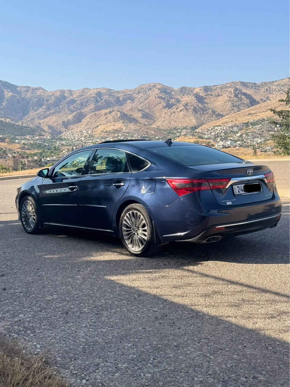 تويوتا افلون 2016ليميتيد فول مواصفات
كوشن سينكو بشت ساردو كه رمه سلايته 
سياره 3 موده( eco-spor-normal) 
لايت سينكو بشت ليده 
به رده شه ريكه يه 
سياره بس رلع بولند بغ بى داخلي بي ايرباكه 
112 هزار مايل جويه دينار مصرف تيدا نيه 
سعر205 مجال هه بيت 
*********** اكر, نينوى
