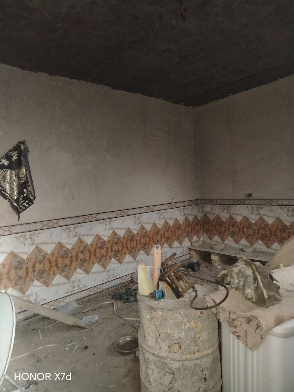 بيت للبيع زراعي ٢٠٠متر يحتوي على غرفتين وصاله ومطبخ واستقبال وحديقه موقع خان الربع عمود 173 للاستفسار اكثر الاتصال على الرقم ***********
