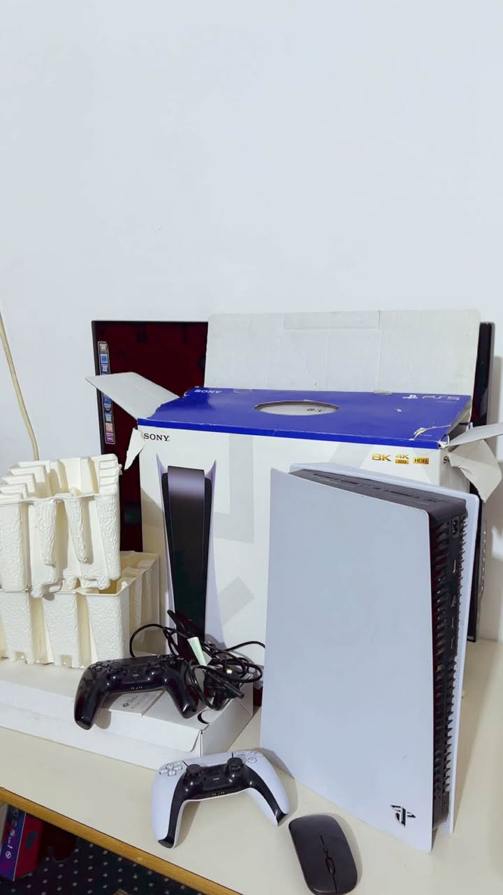 بلي فايف 5 فات
جهاز نضيف كلش مستعمل قليل بعدهي كارتونته ويا 
ويا جوستك عدد 2 اصليات وكاله 
وقرص  بيس 2021
 ولعبه رمبو
رايده ب750 وبي مجال بسيط
***********
