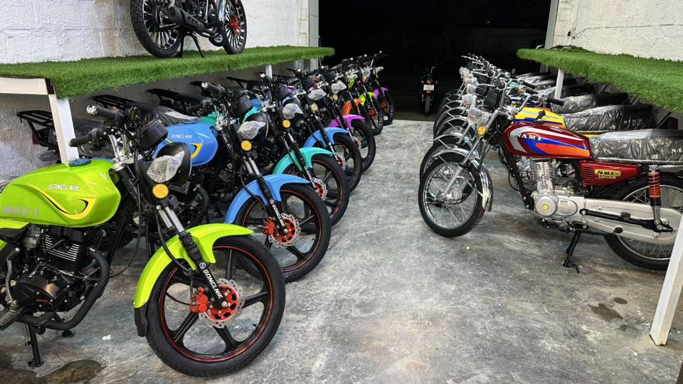 البيع بالنقد والتقسيط اسعار جملة جوة السوك 
اوراق كاملة بس كمرك ما مدفوع تجي 4 اوراق 
العنوان بغداد البنوك مقابل نادي النفط 
يوجد توصيل داخل بغداد وجميع المحافظات 
***********
