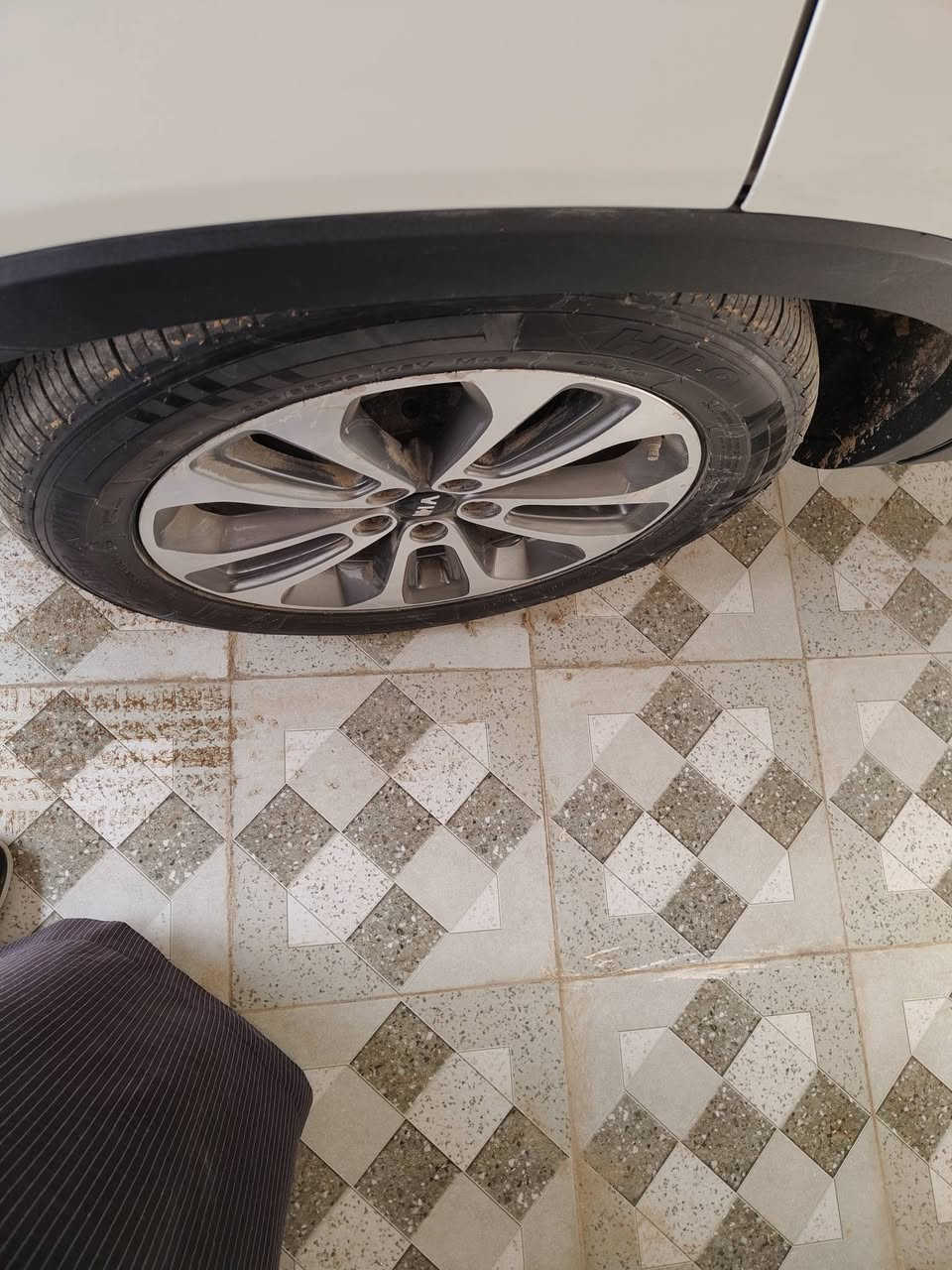 السلام عليكم كيا سورنتو موديل ٢٠١٤خليجي كفالة عامه رقم كربلاء انكليزي سياره جديده معه الكلمه ٧راكب محرك ٢٤٠٠ماشيه اصل ٢٠٠ سيارة بصمة بردة اصلية فول عدا البنوراما قمارة حديد مكان ديوانيه بيع او مراوس ***********
