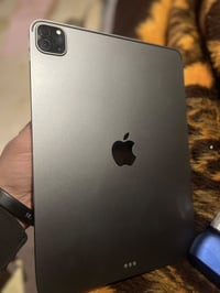 ايباد برو m1 11 أنش  كرتونة موجودة  بطارية بالثمانينات  السعر قفل قفل ...