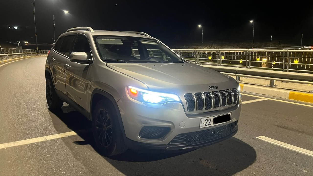 جێب چێرۆکی ٢٠٢١ مواسەفات  latitude.
بەشەرت هیچ مەسروفی نیە . 
سەیارەکە ٣ پارچەی سبوغە،
بونیت ، چاملغ سکن ، دەرگای سکن 
74 هزار میل رۆیشتووە ، 
چوار پستۆن،
برێک بەسمە ، 
پێش عەساس ،
ئیستۆپ عەساس ، 
پێش و تەنیشت و ئاوێنە رادار ،
گێچ ئەلیکترۆنی
ژینگەو سەنەوی نوێیە 
ژمارەی مۆبایل/( ***********) أربيل, العراق
