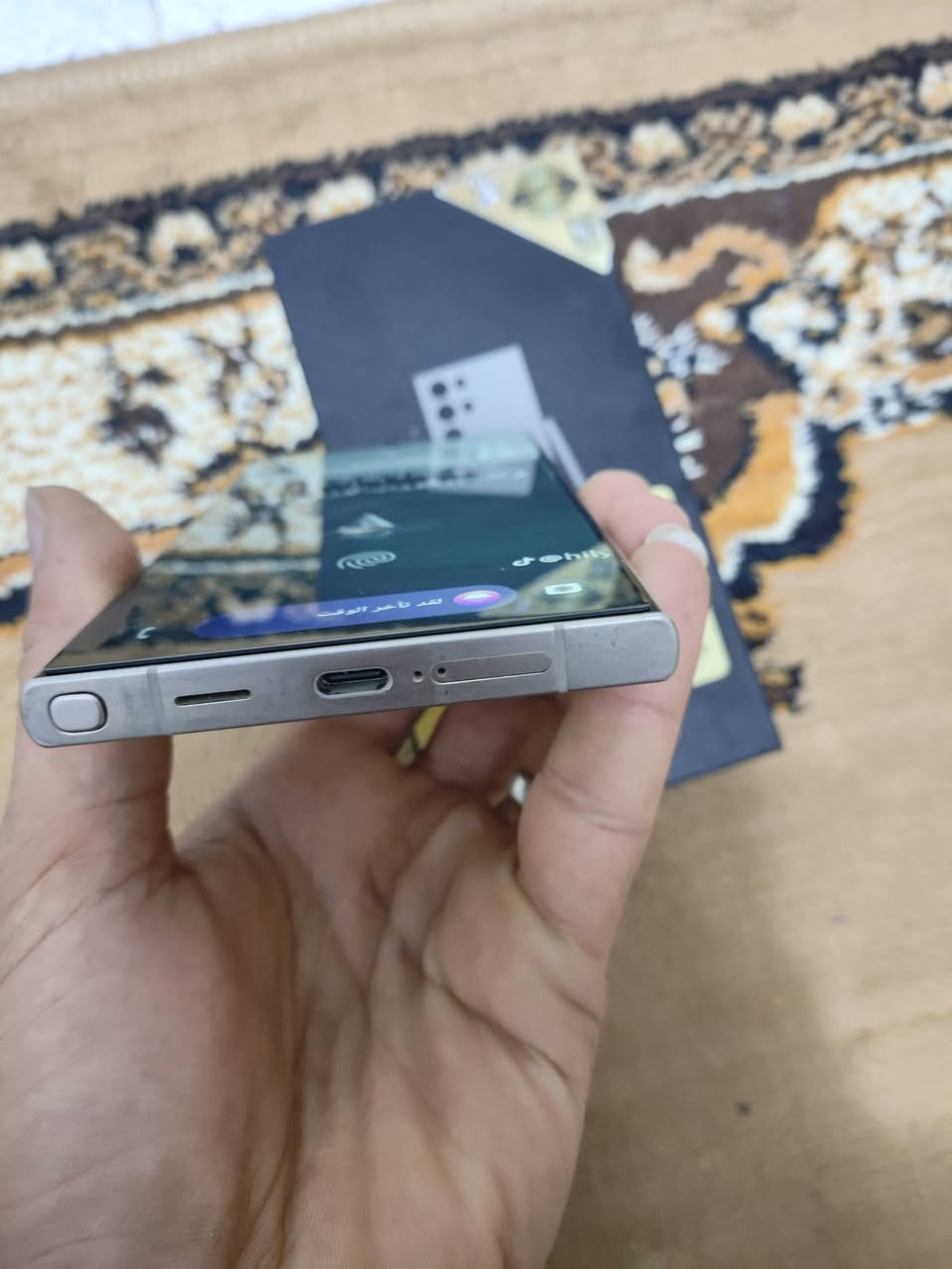 السلام عليكم
S 24 الترا 
ذاكره 512 
بي نقطه سوده بطرف الشاشه ما مأثره على اللمس ابد 
سعره 850 وبي مجال بسيط عنواني بغداد مدينة الصدر 
هاتف ***********
