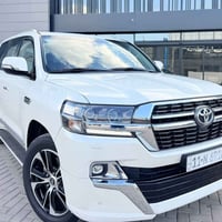 لاندكروز 2021 رقم بغداد  مكفوله من الصبغ والبارد والتكحيل  ماشية 77 ال...