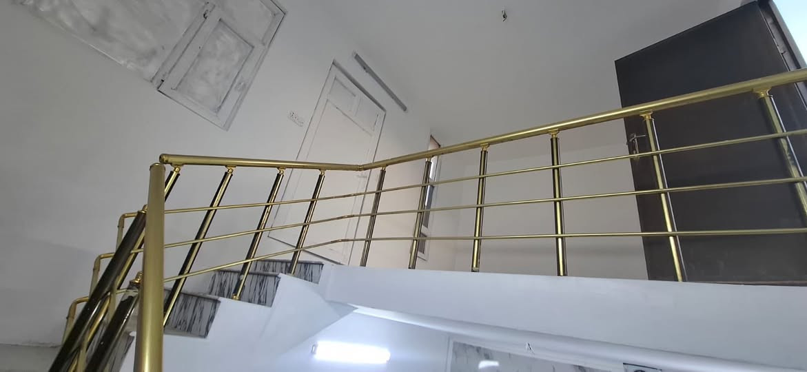 دار للبيع زراعي  مساحه 120 متر مربع البيت صفر  الموقع حي الجامعه شارع عبد الرحمان  السعر 47 مليون. للتصال ***********
