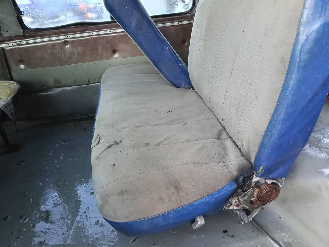 السلام عليكم كيه بسته موديل 1992رقم بغداد حمل نكليزي مكينه كيرحداديه شرط شواصي سليمه غرفه جديده تحويل سنويه 28للبيع اومروس السعر 28بيه مجال مكاني كربلاء ***********
