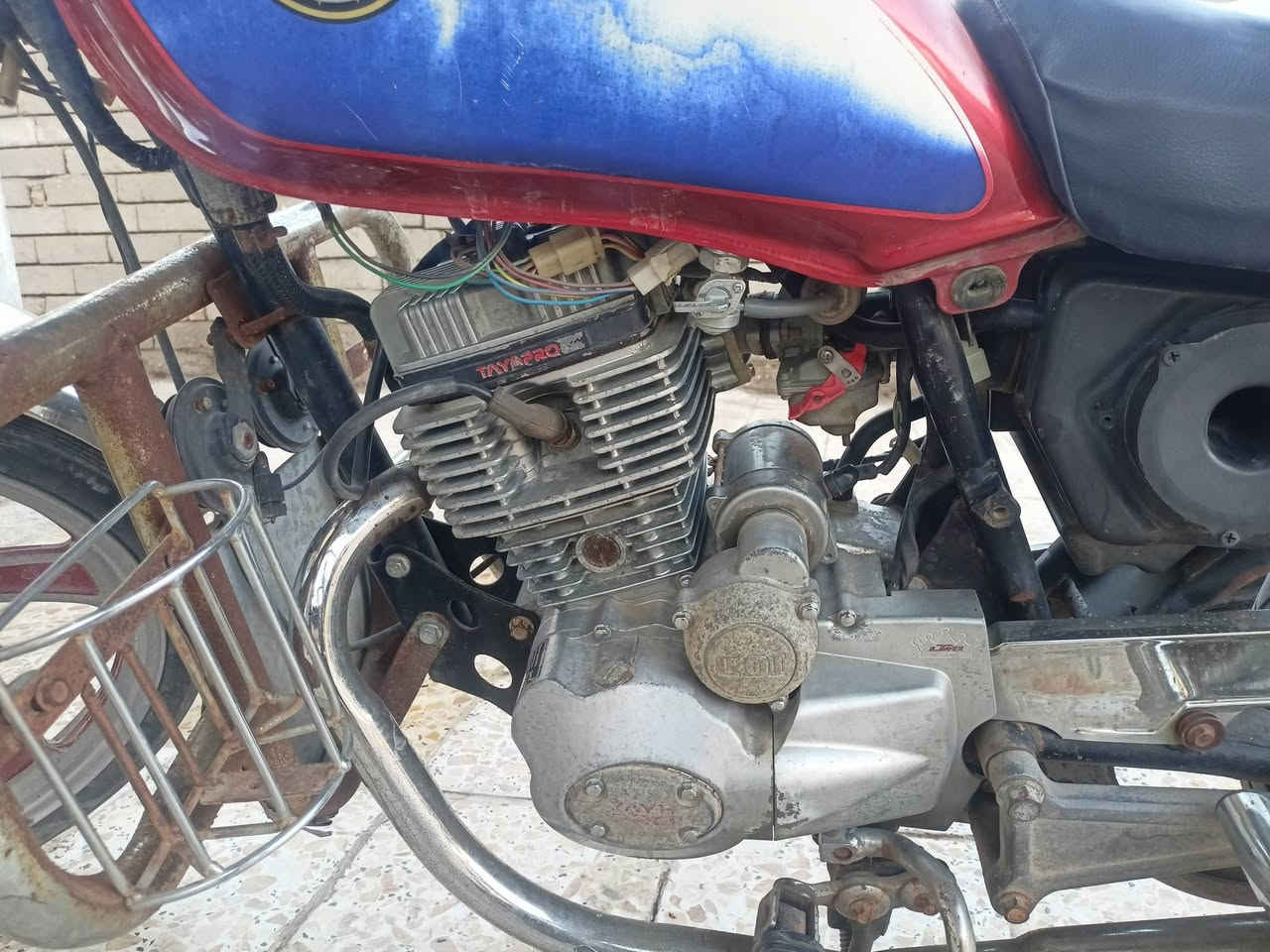 دراجه نظيفه وحلوه محرك ما مفتوح ادوات كامله بها لايت وسريعه مكان بصره قرنه سعر 350 بها مجال للشراء اغراض جديده تايرات كل شيء بيها جديد الرقم ***********
