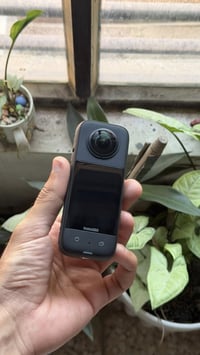كامرة insta 360 x3 للبيع مع العصا هدية استخدمها كلش كلش قليل جانت مضمو...