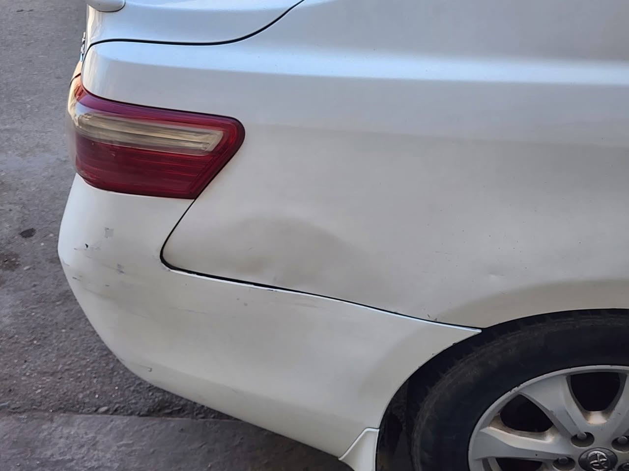 Camry 2009 GLX
خليجي فول
مكفولة من كلشي
بيها فقط طعجة خفيفه بالجاملغ الخلفي ما مسويها
 ماشية ٣٠٠ الف
محرك وكير بلاد مكفول 
منظومة تبريد جديدة شرط اصلي
حدادية زينه
تايرات الامامي جدد دنلوب
الخلفي تعبانات
نقص طبربازات
عليها منظومة غاز جديدة ايطالية
السعر ١٢٣ و بيها مجال
عنوان بسماية
***********
