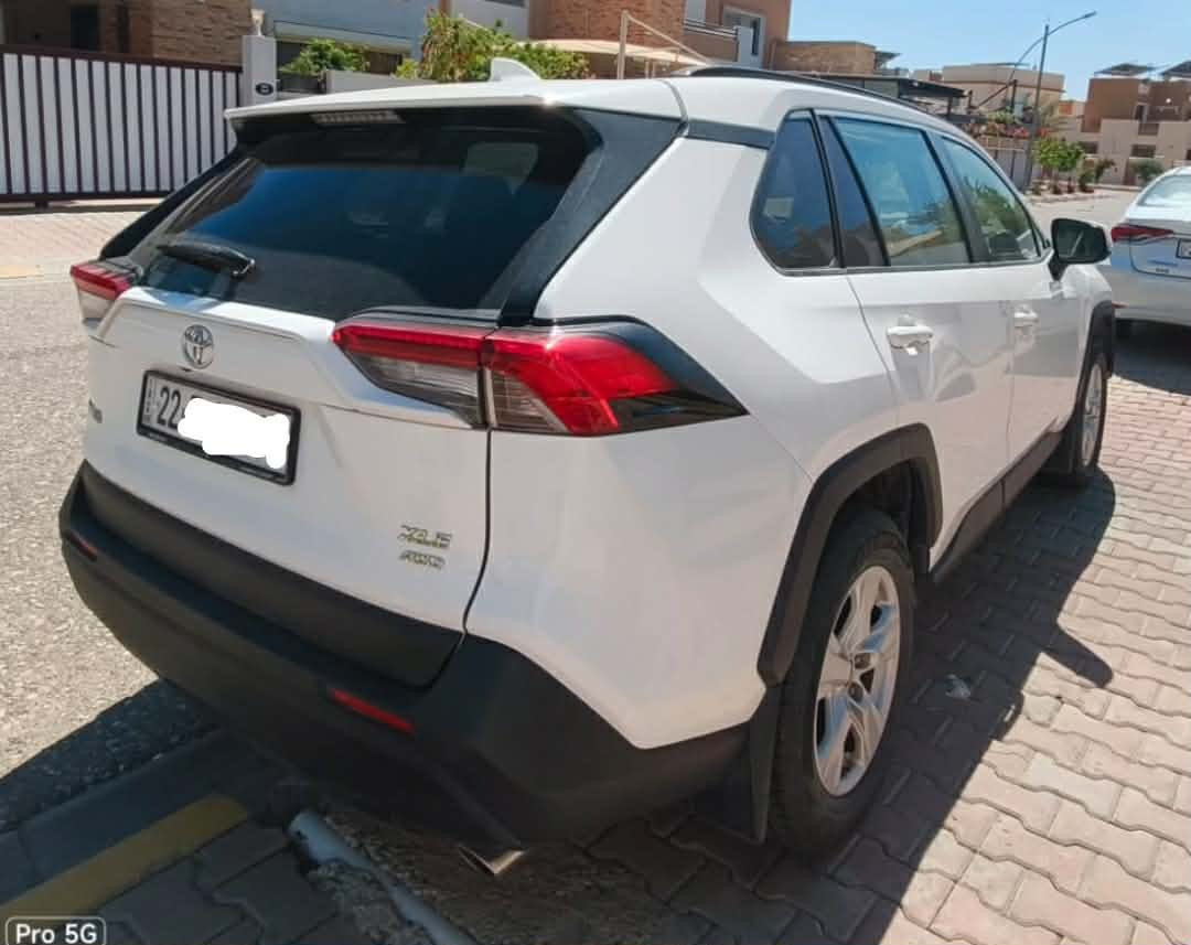 🚗 تويوتا راف فور 2019 للبيع 🚗
### 📋 مواصفات السيارة العامة:
 * **النوع والموديل:** راف فور موديل 2019.
 * **المواصفات:** وارد خليجي (مواصفات عالية).
 * **اللوحة والترقيم:** رقم اربيل.
### 🛠️ حالة السيارة ونظافتها:
 * **الضرر:** بدون ضرر (تحتوي رصعات خفيفة).
 * **طبيعة الاستخدام:** مال بيت.
### 📑 الأوراق الرسمية والموقع:
 * **الفحص والتجديد:** هزه وسنوية جديد.
سعر230 $ ومجال قليل
للاستفسار واتساب فقط 
***********
