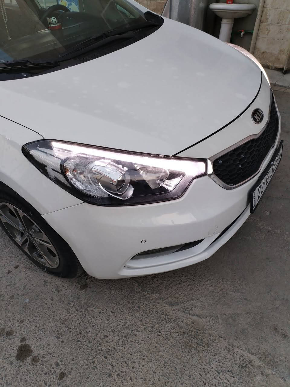 السلام عليكم كيا سيراتو للبيع مديل 2014 مكينه وكير شرط تيرات جديده طخم امامي وخلفي كله جديد بيها صبغ نص جاملغ امامي فقط بدون دواخل تبريد قطعتين دبل شاشه داخل اسود لايت وبك لايت لد هزه 26 كابون بانزين بيها شرط التحويل السعر 125 وبيها مجال مكان السياره موصل أيسر موبايل *********** كورك ***********
