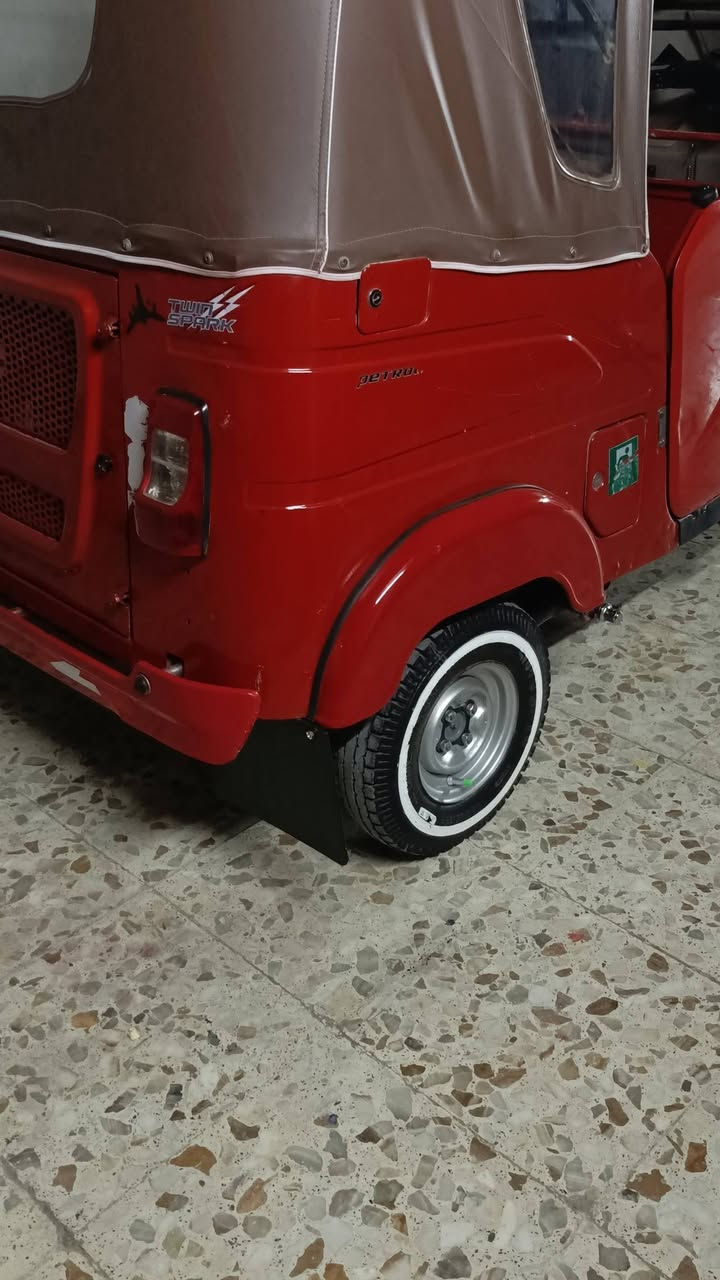 السلام عليكم تكتك للبيع مديل 21 شهر 12 رقم وسنويه كفاله عامه كشر ومكينه مكان مدينة الصدر رقمي ***********
