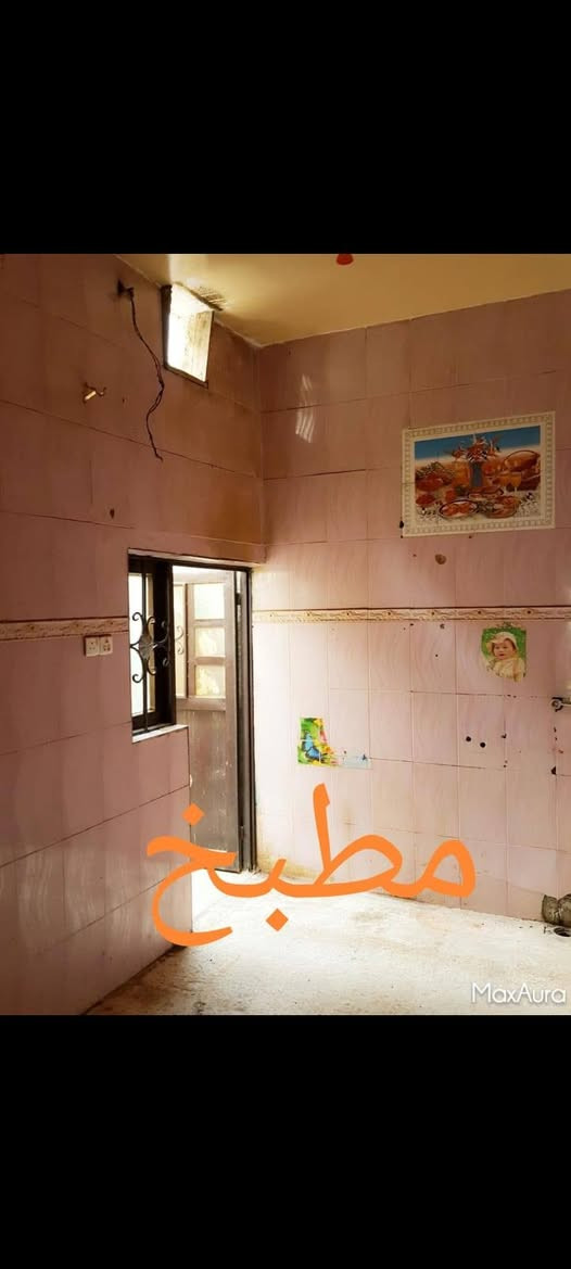دار للايجار 50م طابق ونص صاله اوغرفه نوم ومطبخ وصحيات السعر 250الف شارع نهر الهنيديه مقابل مستشفئ االكفيل للاستفسار ***********

