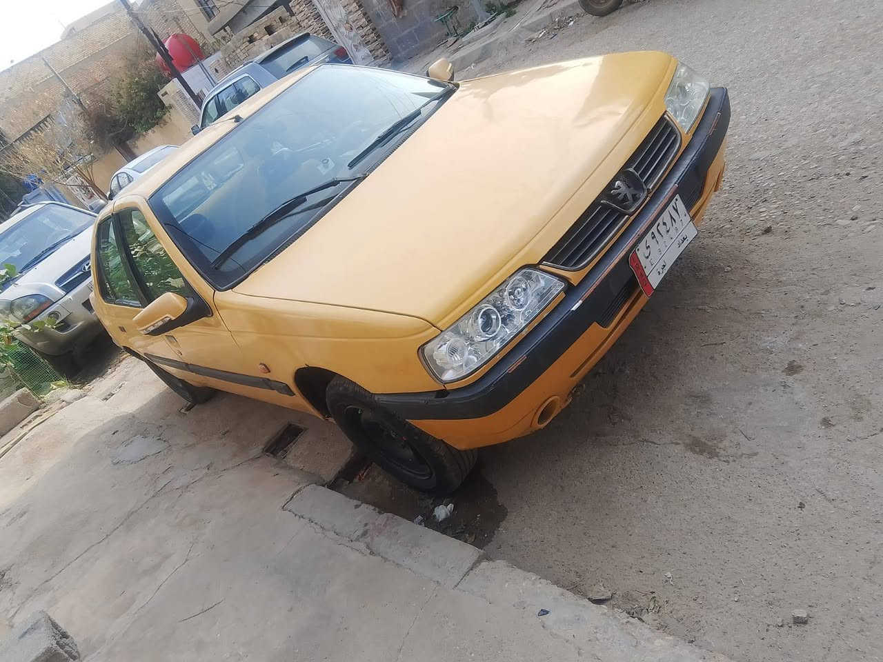 السلام عليكم للبيع بيجو مديل 2013 رقم بغداد السيارة جاهزه كير مكينه بجيس حداديه  جديده تخم تاير جديد دوشمه جديده السياره راعيه ماندله اكفله سرقه وعشائر السعر 22وبيه مجال ***********
