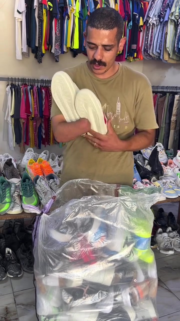 الموقع خلف سوق المحاويل بجانب كراج حي الاسرى باله اوربي البسه رجالي نسائي احذيه باله نضيفه جدأ الاستفسار يمكنك مراسله الصفحه او الواتساب***********❤️👍❤️‍🔥
