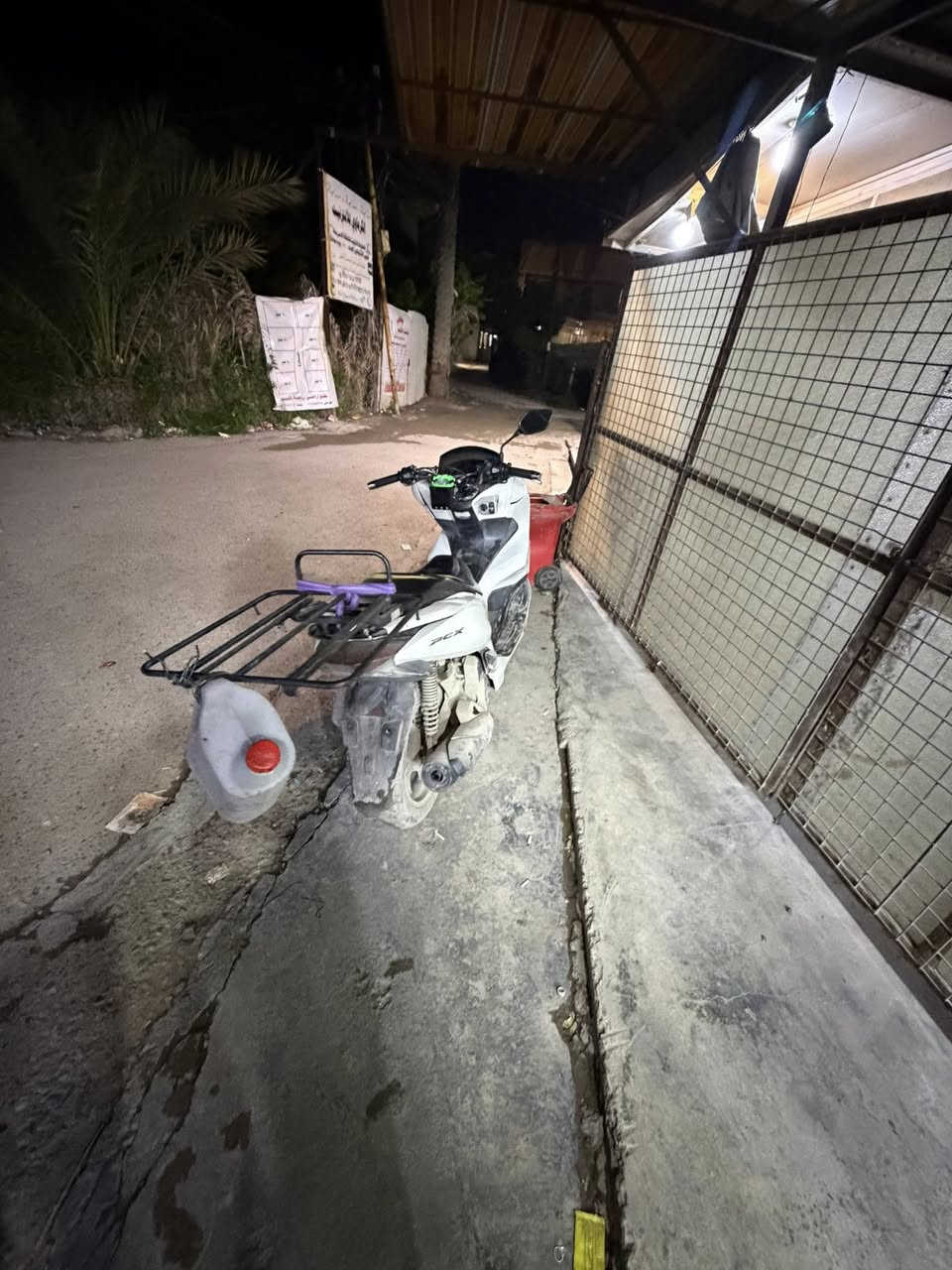 دراجه pcx جيل ثالث ياباني الاصل JF
بصمه وحده  ممشى الدراجه 40 ألف حقيقي 
سعر الدارجه 800'1
مليون و اثمنميه ألف وبيه مجال للطيبين
حك الجيه  
مكاني بغداد سبع بكار 
رقمي *********** 
متواجد واتساب اغلب الاوقات
