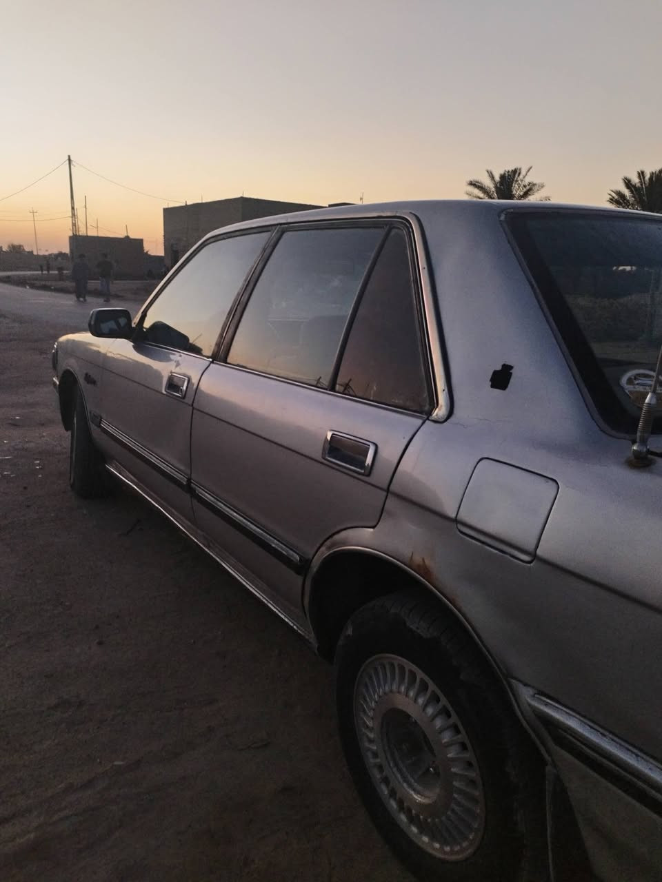 سيدان نضيف رقم جديد باسمي قبل شهر كملت سنويه كامله من كلشي وشكل شوف عينك  فقط عايزه ترتيب دواخل محرك 3000 مكانها السماوه سعر 35 وبيه مجال 
***********
