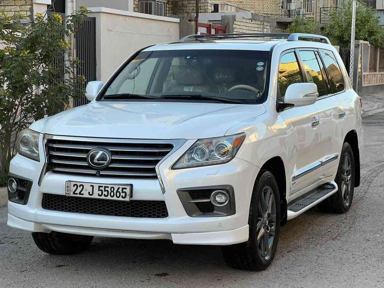 السلام عليكم 
للبيع لكزس 2014 بريم فول مواصفات
كفاله عامه بيها بيها ربع دعاميه خلفيه صبغ 
مكينه كير حداديه كفاله تخم تاير جديد
رقم ربيل بأسمي هزه وسنوية جديده
السعر 410 وبيها مجال مكانها بغداد السيدية 
للاستفسار ع *********** بغداد, العراق
