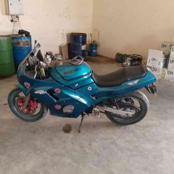 ماطور بطحه زازوكي لبيع 
محرك 2700
بي خيط بخار بدون تنقيص
شغال عوزه باتري صارلي فتره تاركه 
السعر 550وبي مجال بصيط 
مكانه جويبه ***********
