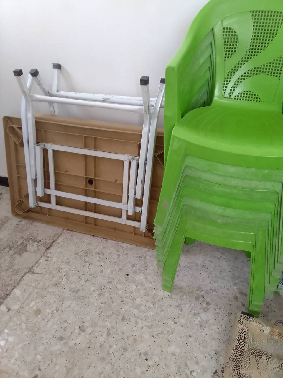 غراض للبيع سنك+قنينه+ميز+كراسي الاستفسار ***********
