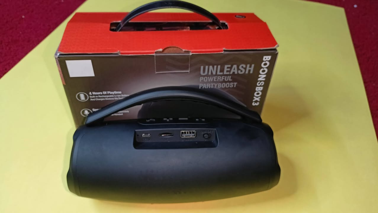 السلام عليكم
للبيع سماعة امبي ثري ماركة (JBL) صوتهة كلش حلو ومعروف صوت (JBL) بيهة اضوية الوان (RGP) تشتغل عل تليفون+ رام+ فلاش / كيبل الشحن موجود وياهة 
السعر 30 الف 
رقم الهاتف: *********** واتساب 
مكاني بغداد العامرية
