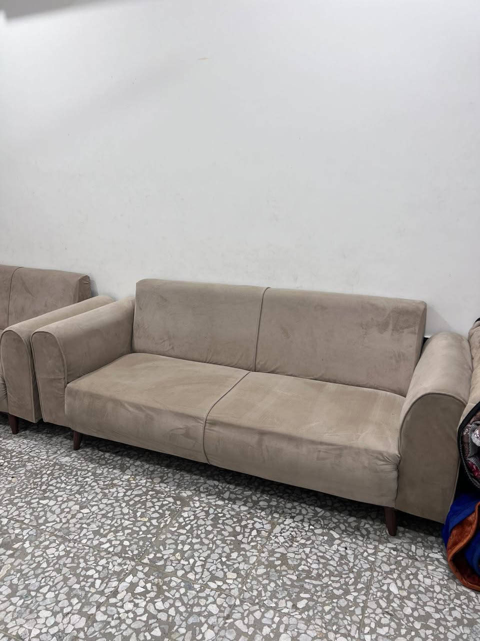 السلام عليكم ، تخم 10 مقاعد استخدام قليل سعر مناسب ***********
