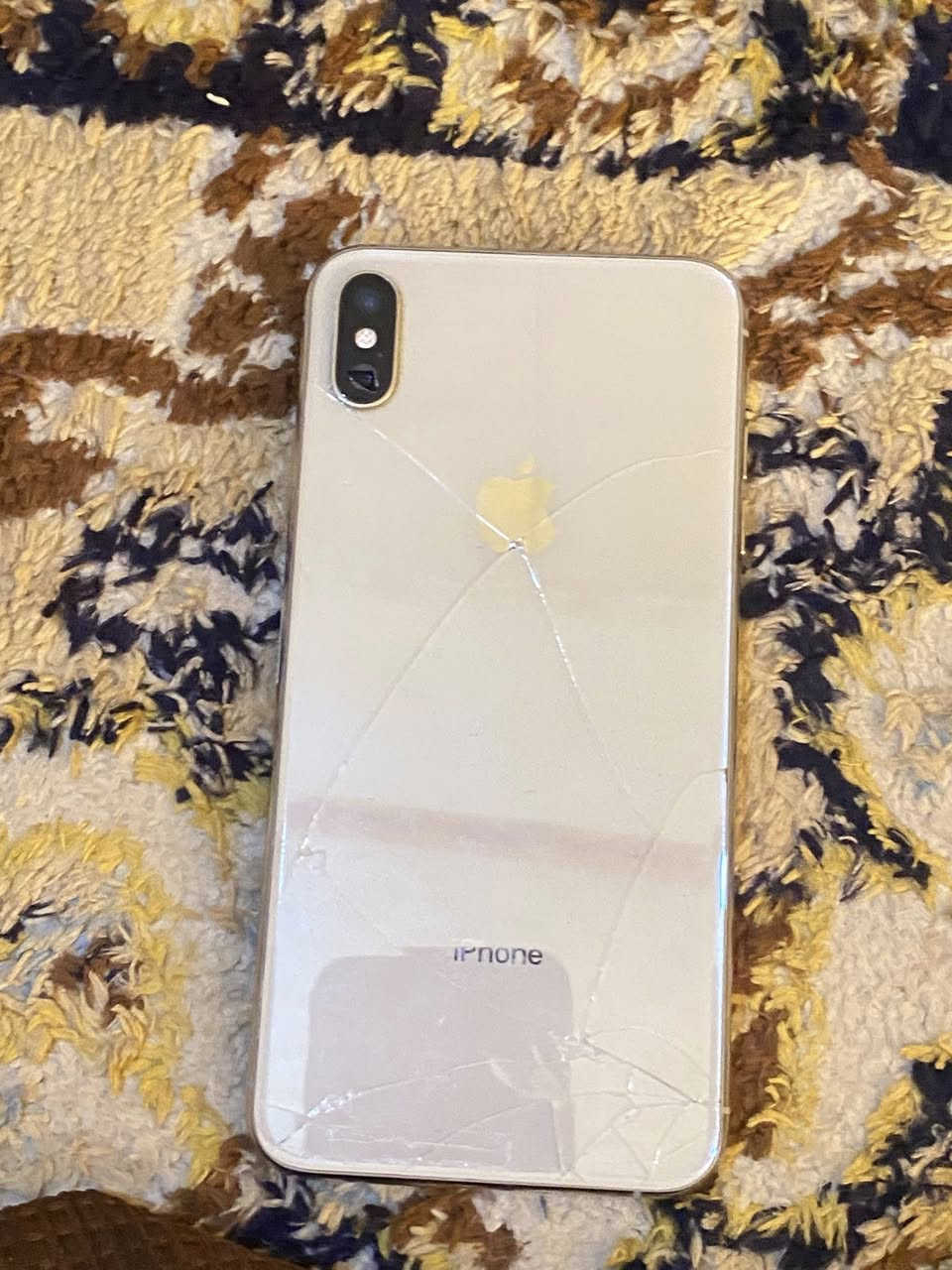 سلام عليكم جهاز اكس ماكس مبدل بطاريه 100 وضهر مثل موضح كدامك وبي ظربه خفيفه بل شاشه  الباقي كله شغال فيس إيدي شغال سيمكارت شغال جهاز نضيف الله شاهد مو شراي لا تجي  سعره 125 وبي مجال متواجد خاص ورقم ‭0773 046 4045‬
