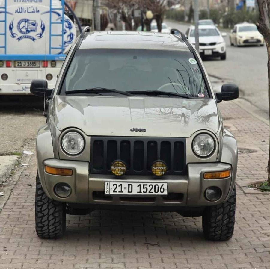 جيپ لیبێرتی 2004 بدون صبغ دبل أكسل (4x4) 
سيارة قوية و نضيفة المحرك: 6 سلندر 3.7 شرط

🟪 السعر  :: الطلب في التعليقات ويوصلك مباشرة ✍️ 📩

كير أوتوماتيك
المحرك كبس (غير مفتوح)
جامات كهرباء
سلّايد
أربع تايرات جديدة
الواجهة الأمامية والخلفية كبس (بدون صبغ)
لون زيتي جميل جداً
سنوية جديدة لحد 2029

رقم صاحب السيارة 
***********
***********
***********
