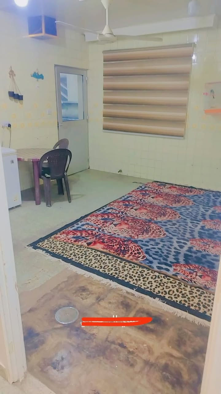 شقه للبيع 

طابق ارضي غرفتين حي الاول مع حديقه 

الشقه للبيع او مراوس بطابق ثاني غرفتين 

للتواصل ☎️ ***********
*********** ☎️ 

مكتب الافق_شارع الاميرات-مجمع الاخاء
