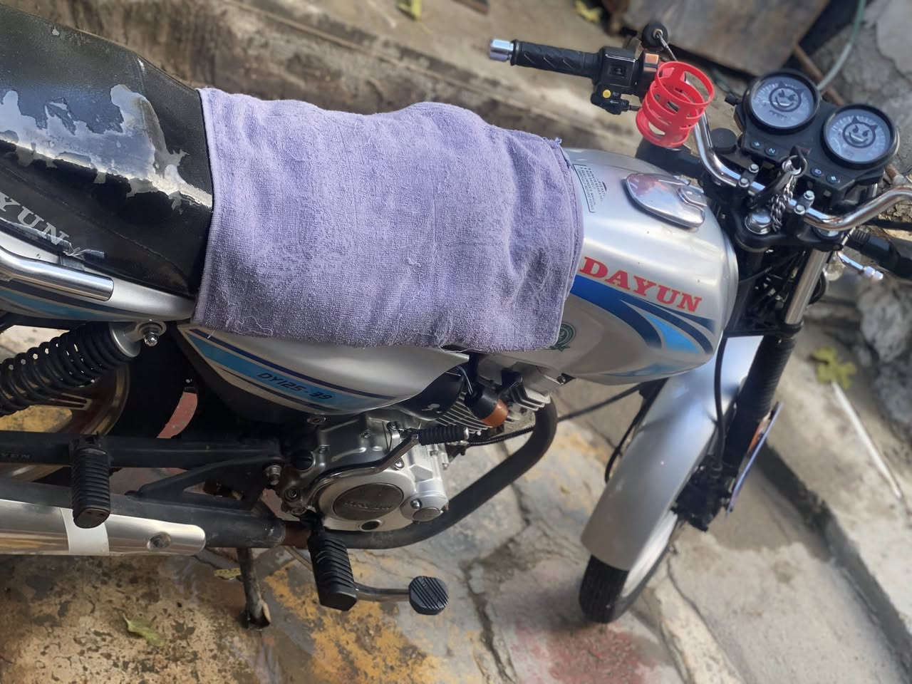 دايون عضم للبيع
كلك مكفول رقم شاصي موجود
موديل 22نضافه شوفت عينك 
ما مفتوحه الدراجه كله بلاديه
مكاني كربلاء طويريج 
رقم ***********
