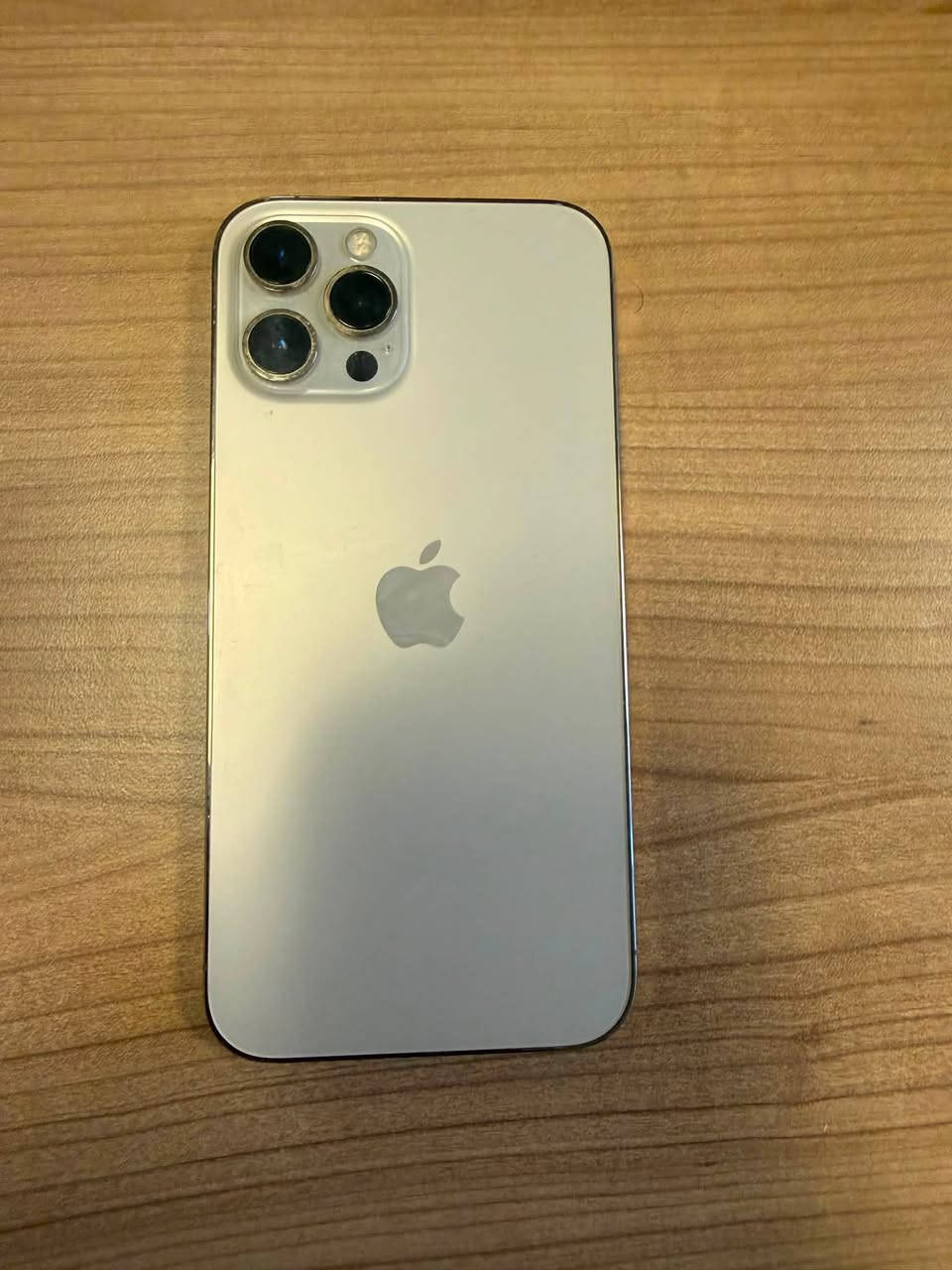 سلام عليكم، ١٢ برو ماكس
للبيع iPhone 12 Pro Max 
لون ذهبي- ذاكرة ١٢٨ - نموذج m- بطارية ٧٨
نظافة فول ١٠٠٪؜ غير مفتوح مكفول بالكامل
السعر ٤١٠ بغداد الكرخ للتواصل خاص مع واتساب ***********
