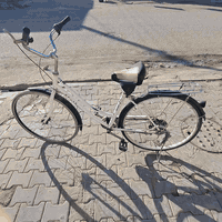 السلام عليكم شباب بيسكل بناتي حجم 27 للبيع البيسكل توايره تعبانه يعني عوزه تايرات البيسكل باله جديد ونضيف البيسكل سعره 90 اوبي مجال للشرايه صدك
متواجد خاص او رقم واتساب***********
