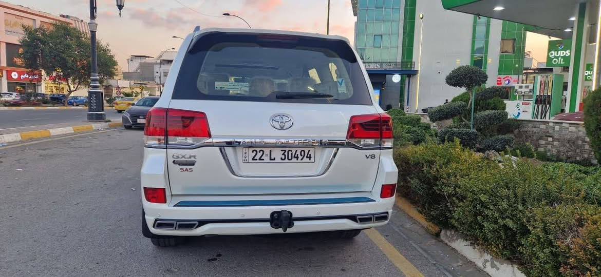 لاندكروز 2020 ساز
فول مواصفات 
محرك v8
كشنين كهرباء 
جلد
شاشات 
دشبول ختم ساز 
ماشيه 73الف حقيقي 
سياره جديدة وضع شركة 
رقم سنويه كله جديد 
مكانها كركوك ***********
