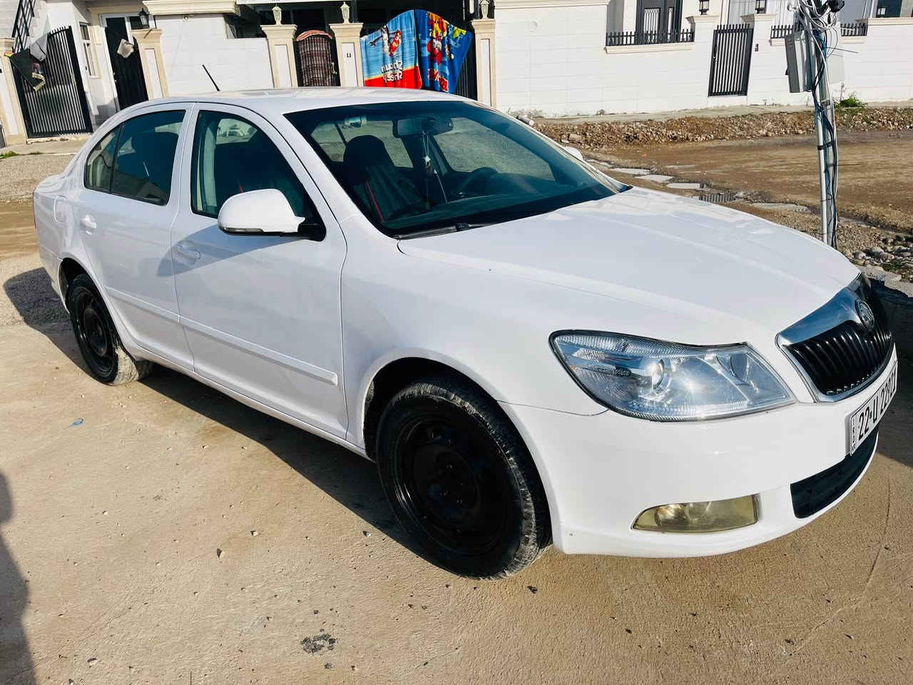 سكؤدة ٢٠١٣. 
بي ليدران بيشو بشتي نيتي. تةكسي بوة كرايتة خسوسي. هةزةي نوي  سةنةويي ٢٨   مةكينةي  تؤربؤ بوة. کؤراوة بؤ ٢٠ جيتة ٥كير 
كارةباتيت مةكينة كير  تةبريت بةشةرت ساردو كةرمي مةزبوت. نرخي ٦٢ محال.***********
 لةهةوليرم أربيل, العراق
