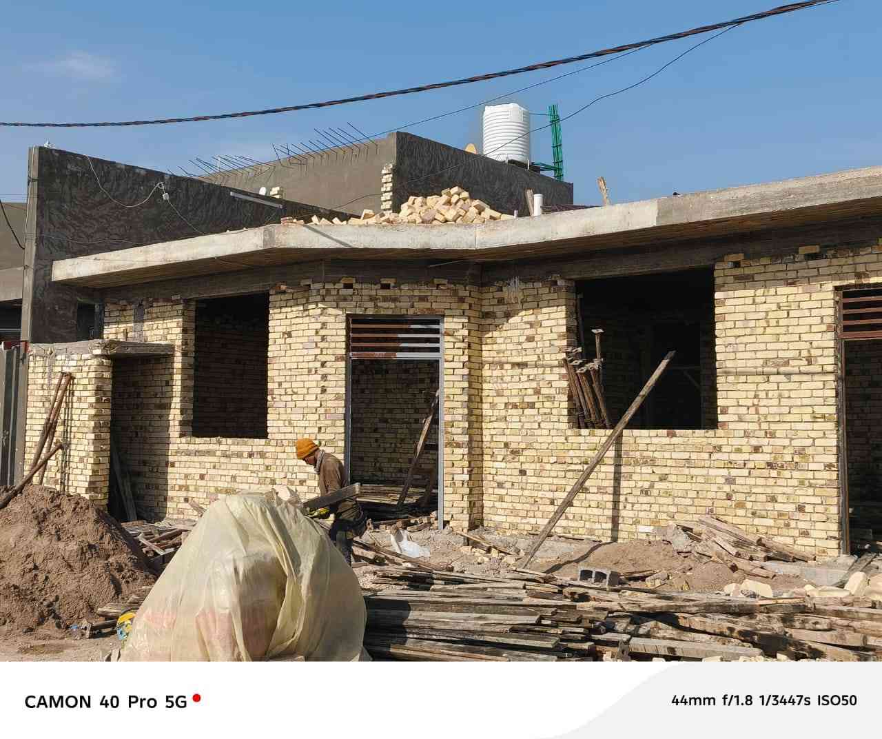 سلام عليكم
دار سكن للبيع في واسط الاحرار المشراكه الاولى
 خدمات كامله تبليط ومجاري وكهرباء
مساحه 162 بلسند  واقع حال 175 وجه 12 ونص والنزال 14
يتكون من.
(استقبال ومطبخ وهول وغرفتين نوم وعدد 2 مناور وصحيات)
الدار قيد الانشاء ومستمرين بلعمل 
حسب الرغبه تريده بهل وضع او تسليم مفتاح 

للأستفسار اكثر اتصال ع رقم 
***********
