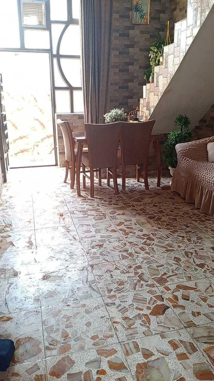 دار للبيع طابو زراعي  100م موقع و بناء درجه ممتازه. يحتوي على غرفه وصاله واستقبال ومطبخ وثلاث صحيات اضافه الئ غرفه في الطابق الثاني
سعر 49  العنوان نجف ميسان خلف شارع 60 مباشره

***********
