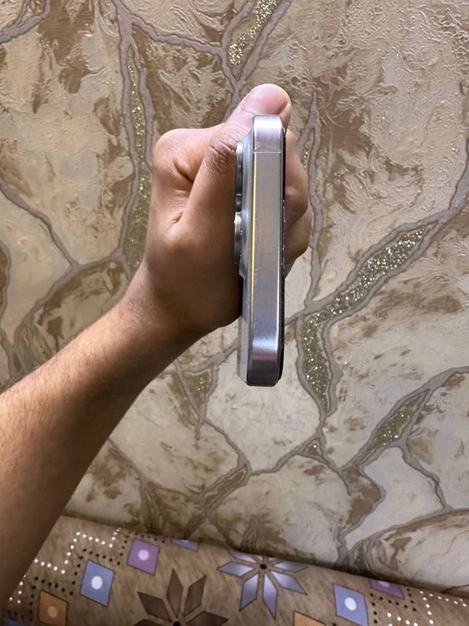 15 Pro Max 
للبيع مبدل شاشة بطارية 90 جهاز نظيف 
مكاني بغداد 
رقمي ***********
