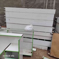 عندي فاترينات مال صيدليه كاملات نضيفات ليريدهن يتصل 07711287615